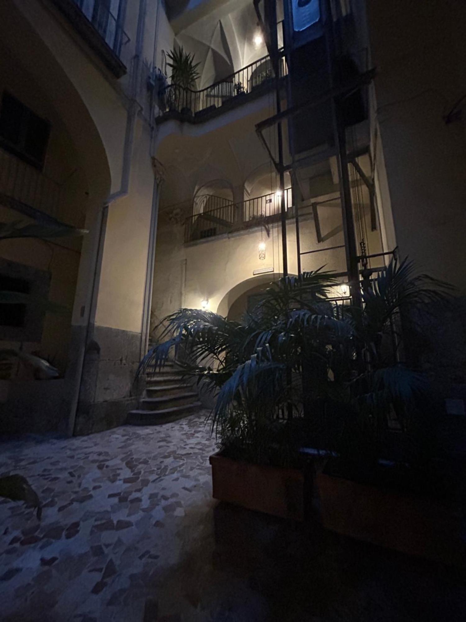Anni Apartment Chiaia Naples Luaran gambar